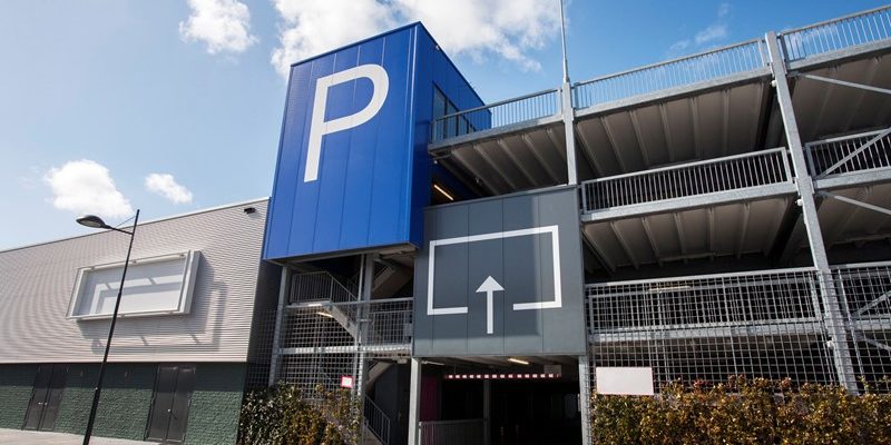 Parkeren bij attractiepark is aparte dienst