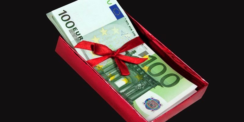 Schenking in 2024? Aangifte schenkbelasting voor 1 maart