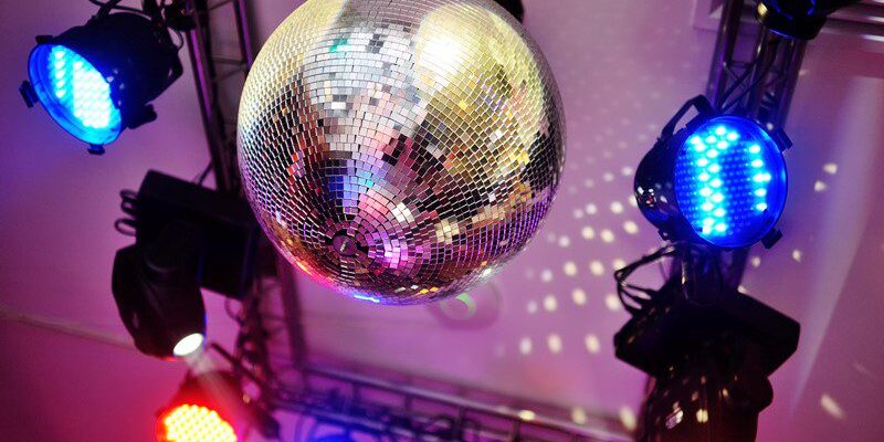 Jeugdzorginstelling brengt privéfeest en familiereis in aftrek